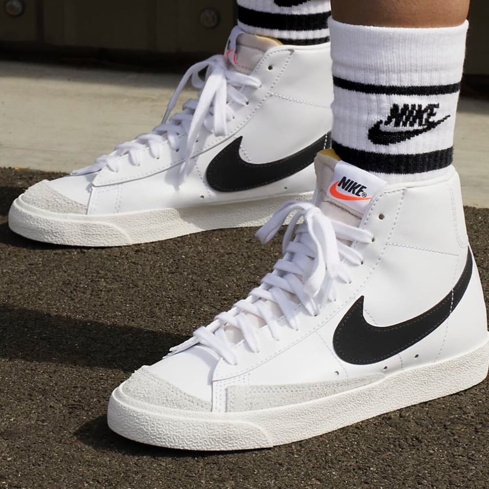 Womens Nike blazer mid ‘77